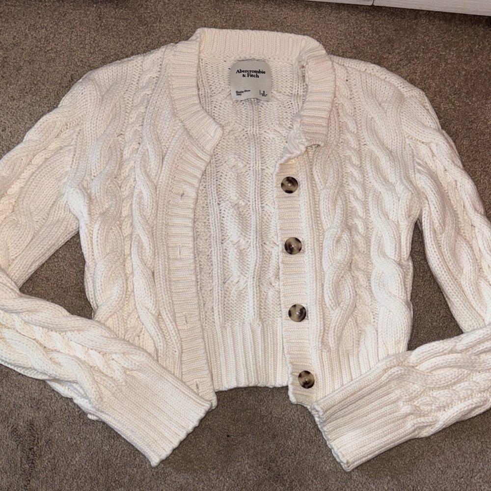 NWOT Abercrombie Cable Knit Cropped Cardigan Cream Puff S